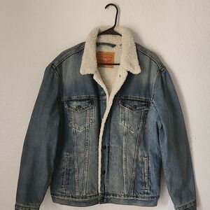 Stylish Blue Denim Jacket with Sherpa Lining